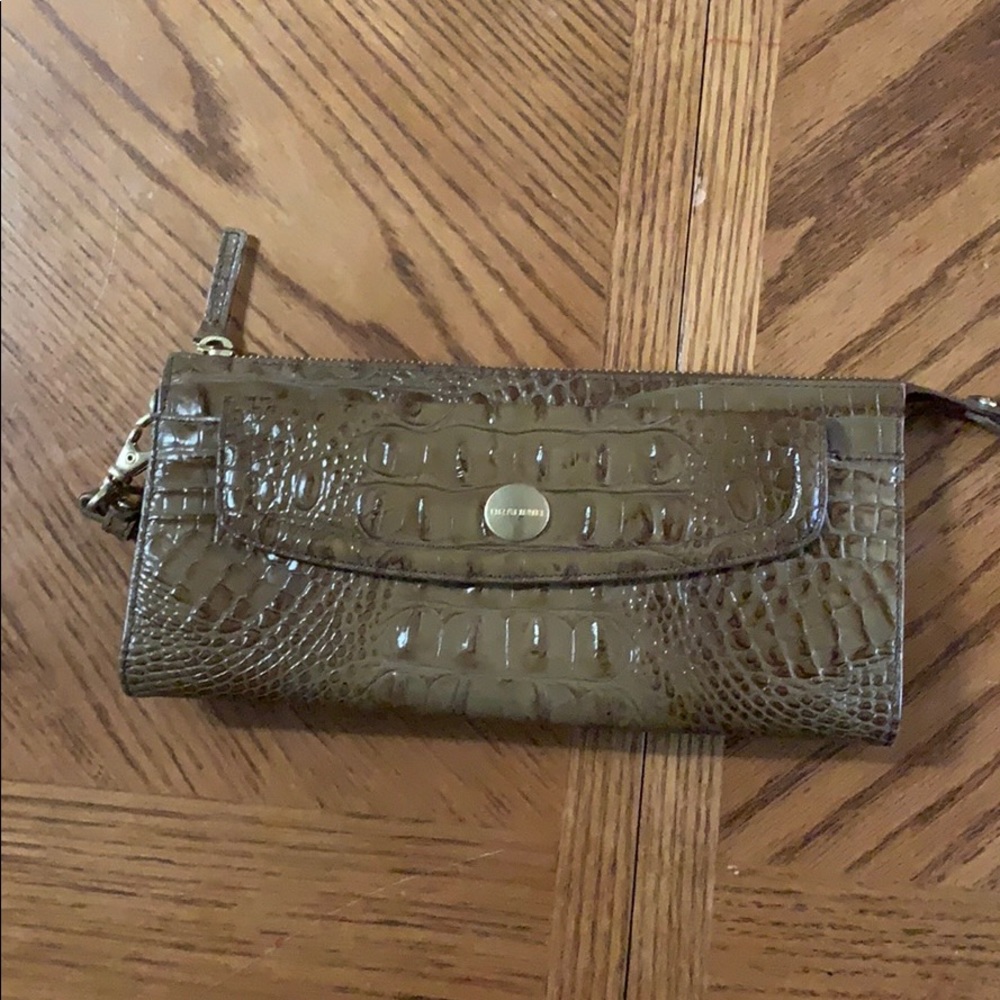 Brahmin wristlet
